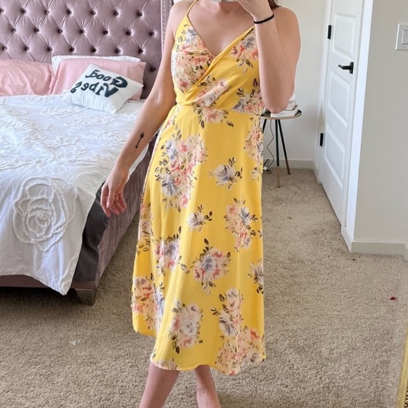 Francesca’s Mi Ami Yellow Floral Print Sundress - Picture 3 of 10